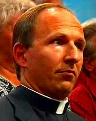 Vizeoffizial Dr. Alexander Pytlik wieder einmal bei Barbara Karlich, diesmal zum Thema des in der Schöpfungs- und Erlösungsordnung nicht vorgesehenen Amtspriestertums für die Frau, welche besser die Gesamtkirche darstellt und jene Empfänglichkeit, die jeder unsterblichen Seele, ob des Mannes, ob der Frau, zum ewigen Heil notwendig ist, wenn es um die Gnaden von oben geht.